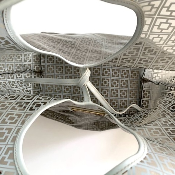 Trina Turk Mykonos Beach Pool Cabana Tote & Pouch - Picture 6 of 8